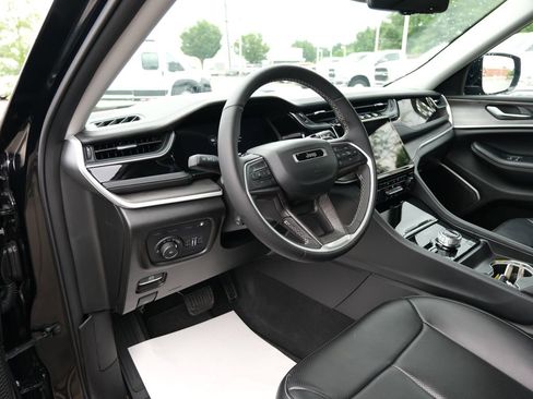Used 2024 Jeep Grand Cherokee Limited 4xe w/ Luxury Tech Group II AWD/4WD image 3