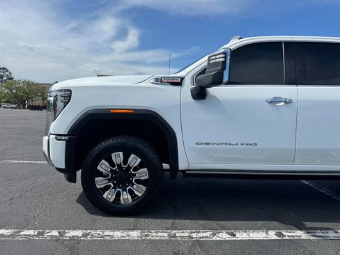 Used 2024 GMC Sierra 2500 Denali w/ Denali Reserve Package image 10