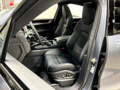 New 2026 Porsche Cayenne Coupe AWD/4WD image 5