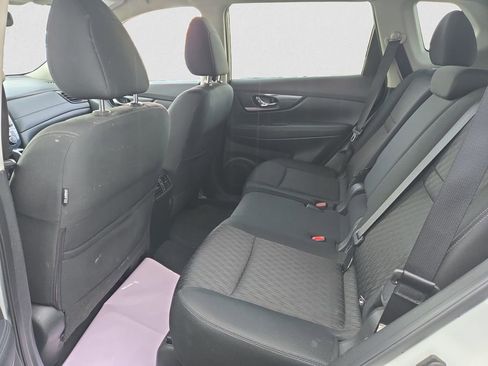 Used 2018 Nissan Rogue SV w/ Premium Package image 16