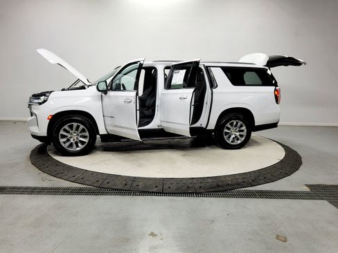 Used 2023 Chevrolet Suburban Premier image 12