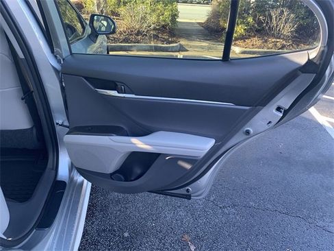 Used 2021 Toyota Camry SE image 11