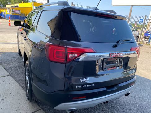 Used 2017 GMC Acadia SLT AWD/4WD image 2