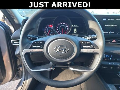 Used 2023 Hyundai Elantra SEL FWD image 9
