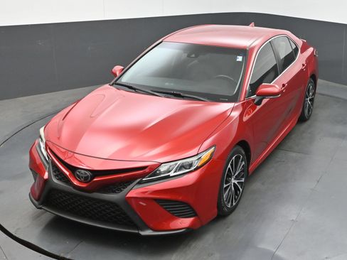 Used 2019 Toyota Camry SE w/ Convenience Package FWD image 31