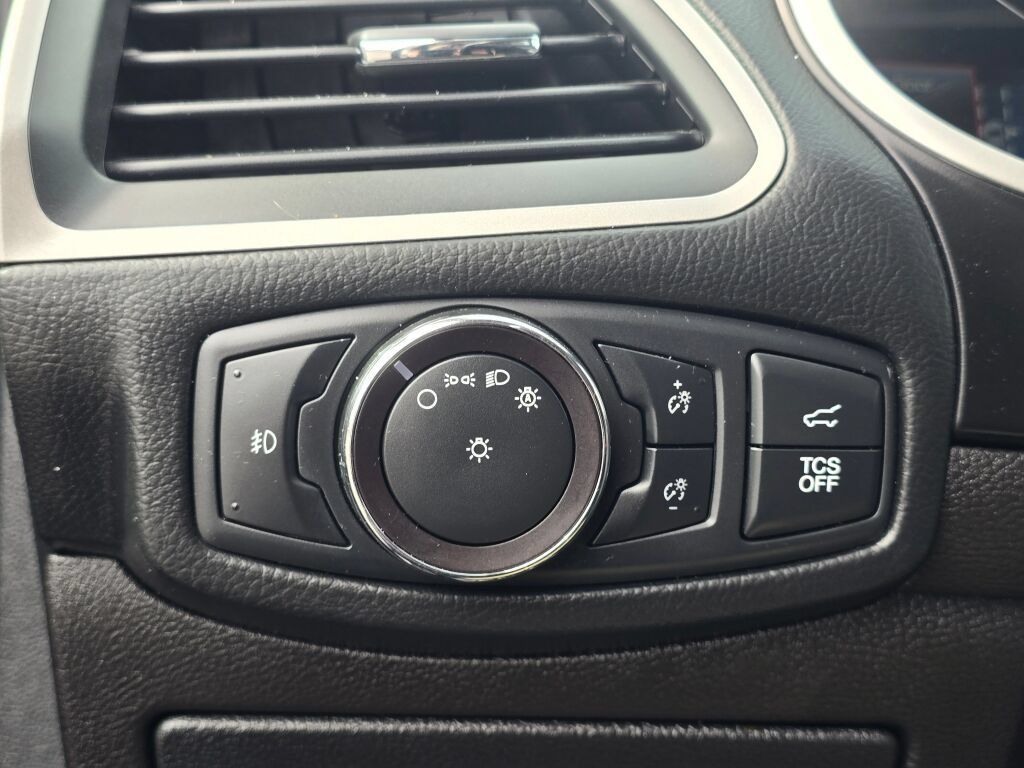 Used 2019 Ford Edge SEL w/ Equipment Group 201A FWD image 19