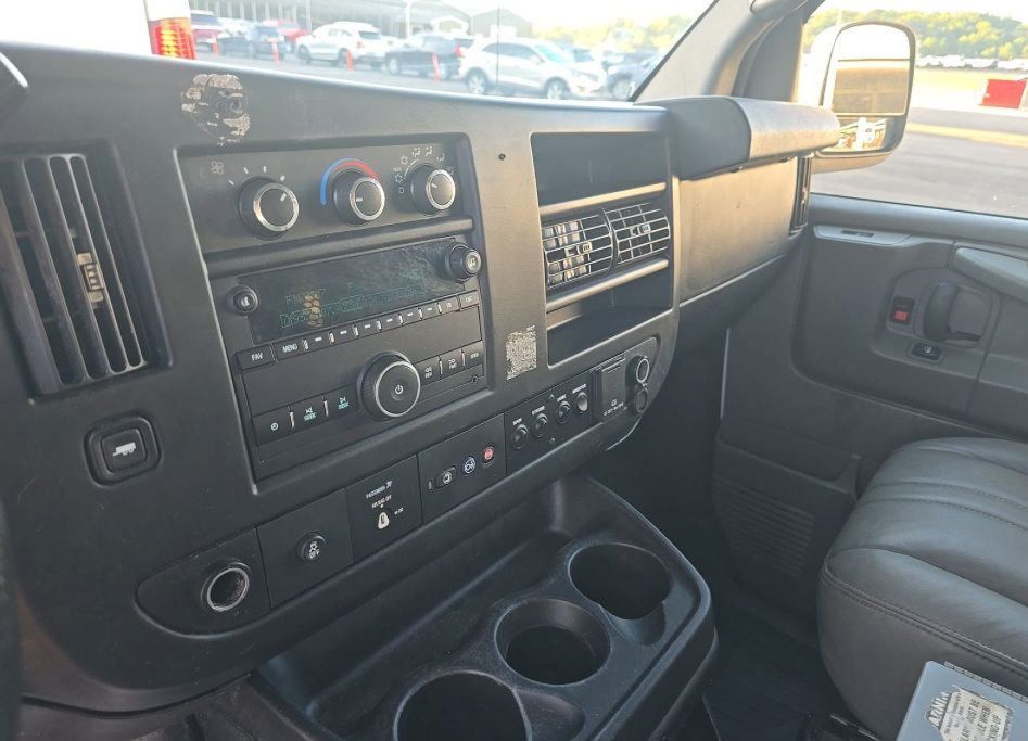 Used 2015 Chevrolet Express 2500 RWD image 6
