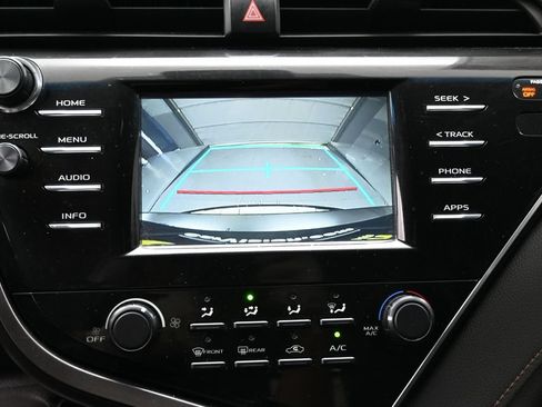 Used 2018 Toyota Camry LE FWD image 21