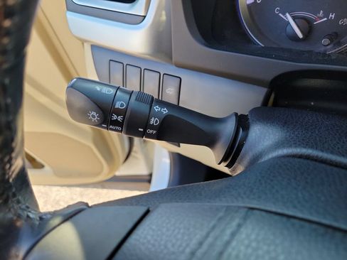 Used 2015 Toyota Highlander XLE FWD image 32