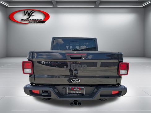 Used 2024 Jeep Gladiator Sport AWD/4WD image 6