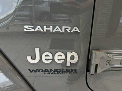Used 2020 Jeep Wrangler Unlimited Sahara w/ Dual Top Group AWD/4WD image 26
