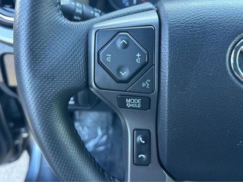 Used 2022 Toyota Tacoma TRD Off-Road image 21