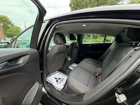 Used 2017 Chevrolet Cruze LS FWD image 24
