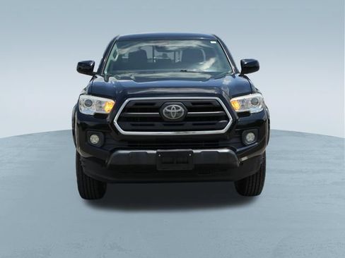 Used 2019 Toyota Tacoma SR5 RWD image 2