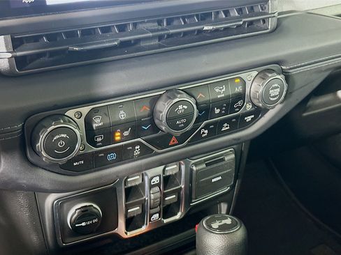 Used 2025 Jeep Wrangler Sahara w/ Safety Group image 23