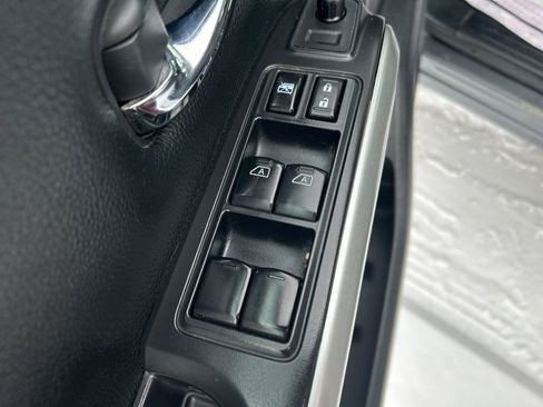 Used 2022 Nissan Titan SV image 25