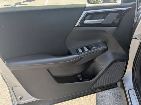 Used 2024 Mitsubishi Outlander ES AWD/4WD image 12