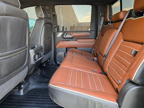 Used 2024 GMC Sierra 2500 Denali Ultimate image 15