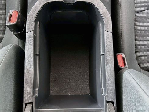 Used 2019 Toyota RAV4 LE FWD image 28