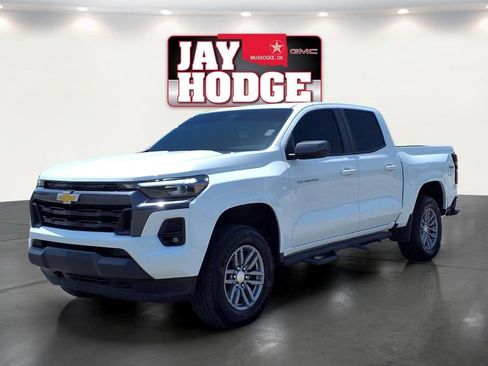 Used 2024 Chevrolet Colorado LT w/ LT Convenience Package III AWD/4WD image 3