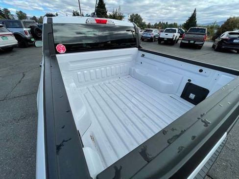 New 2025 Ford Maverick XL image 4