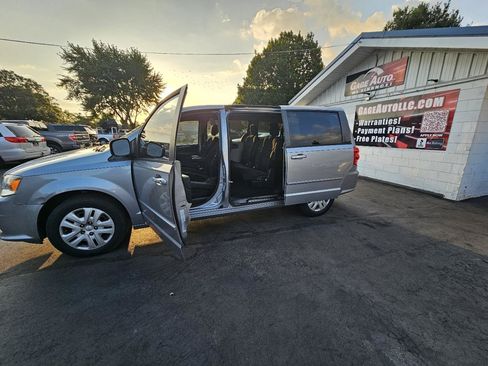 Used 2015 Dodge Grand Caravan SE w/ Quick Order Package 29E SE FWD image 24