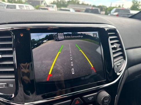 Used 2020 Jeep Grand Cherokee Altitude AWD/4WD image 25