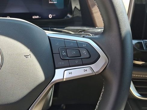 Used 2025 Volkswagen Atlas SE image 13