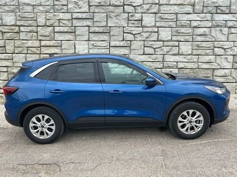 Used 2023 Ford Escape Active w/ Tech Pack #2 AWD/4WD image 6