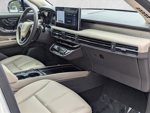 Used 2024 Lincoln Corsair FWD image 19