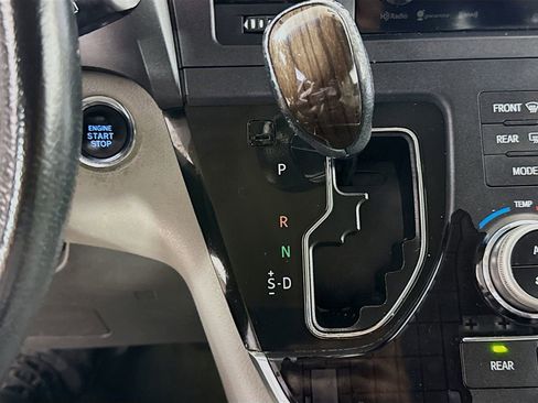 Used 2016 Toyota Sienna XLE image 17