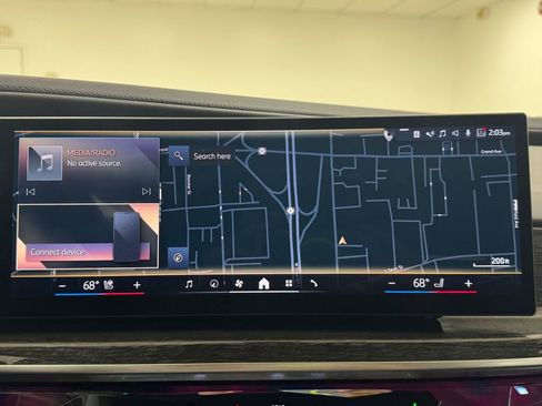 Used 2025 BMW 740i xDrive image 19