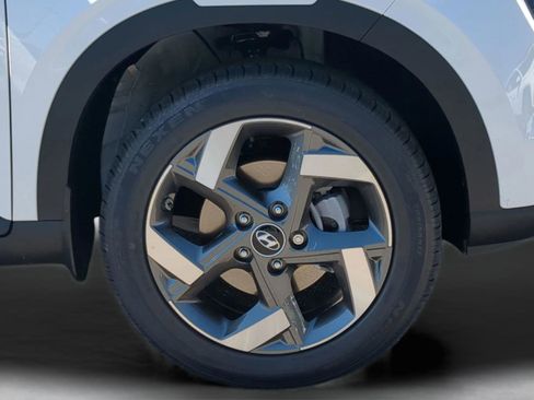 New 2025 Hyundai Venue Limited image 11