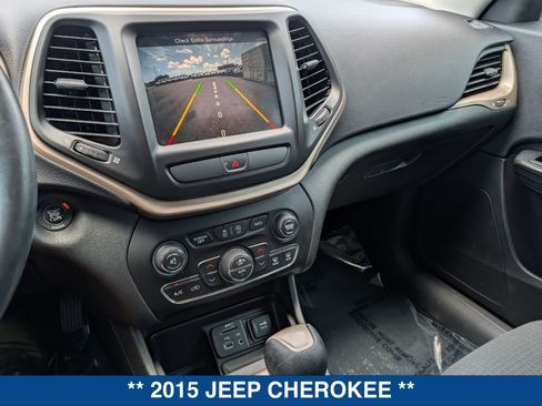 Used 2015 Jeep Cherokee Latitude w/ Comfort/Convenience Group FWD image 32