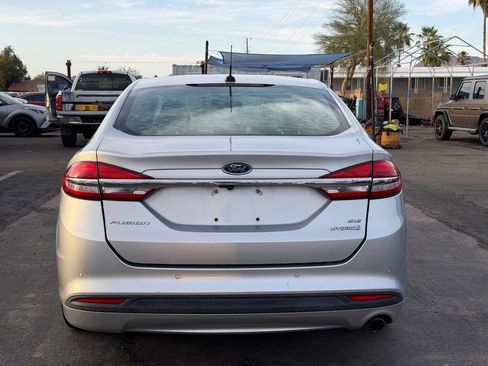 Used 2017 Ford Fusion SE FWD image 6
