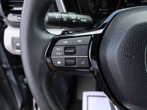Used 2025 Honda Pilot Touring image 34
