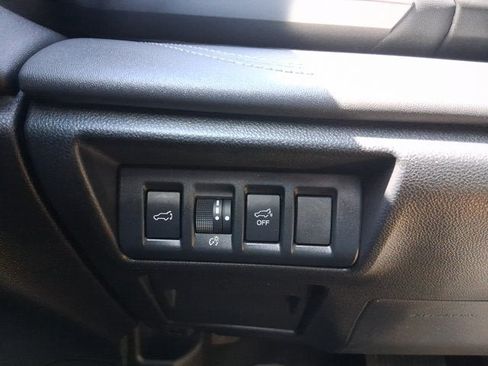 Used 2025 Subaru Outback Touring AWD/4WD image 17