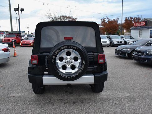 Used 2014 Jeep Wrangler Unlimited Sahara w/ Max Tow Package image 5
