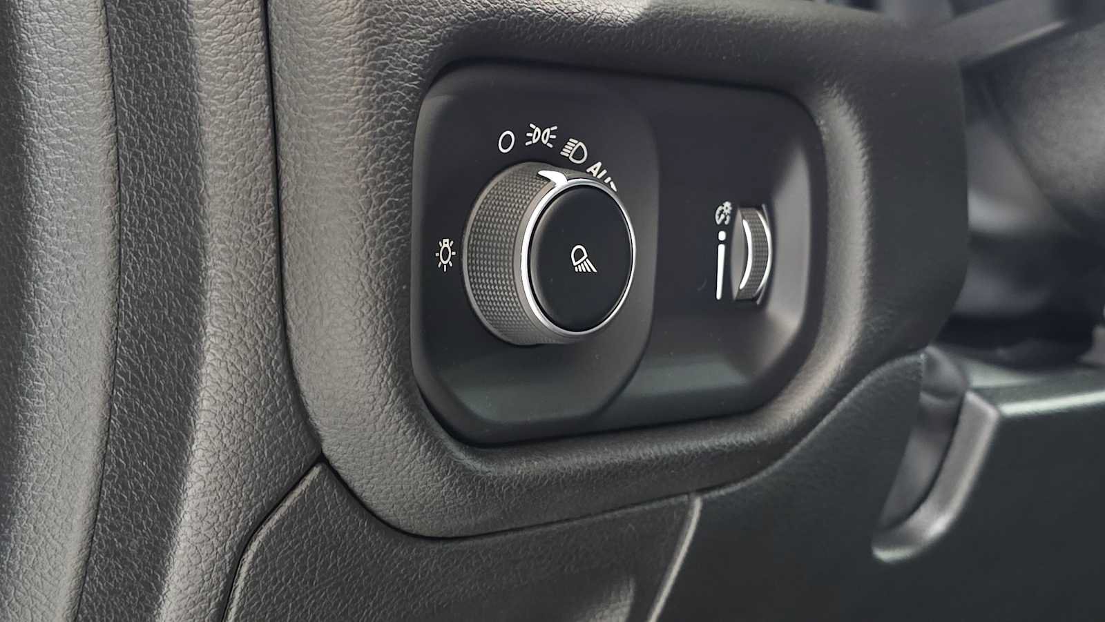 Used 2023 RAM 1500 Laramie AWD/4WD image 25