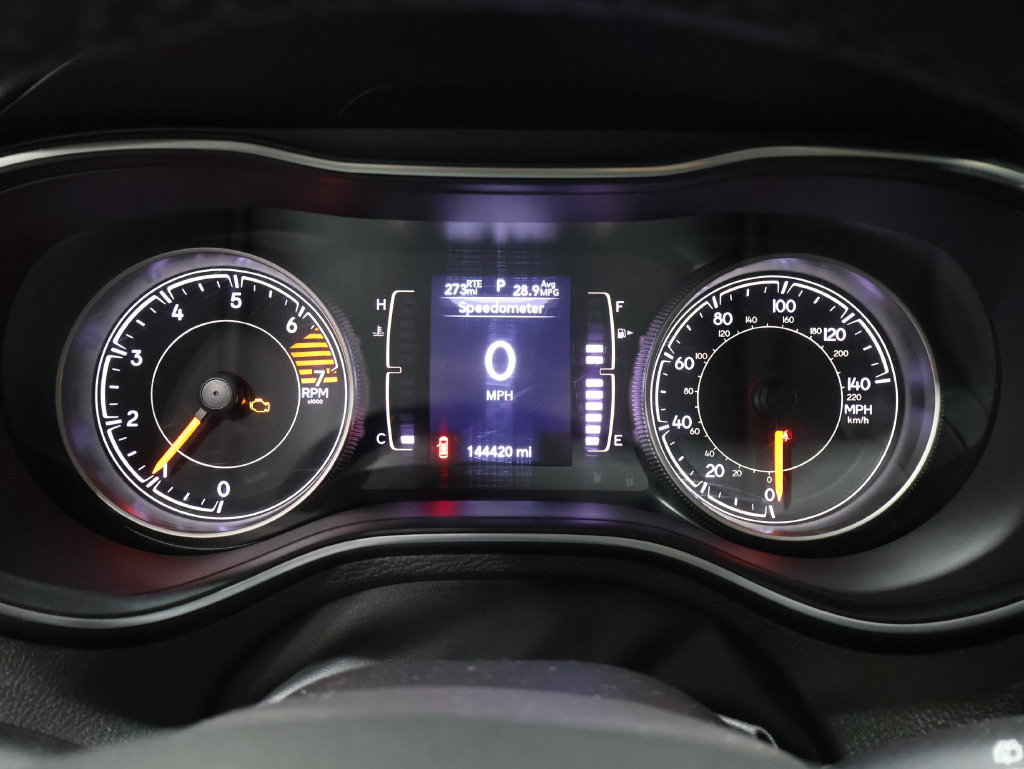 Used 2019 Jeep Cherokee Latitude Plus w/ Cold Weather Group AWD/4WD image 43