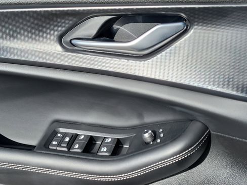 New 2025 Jeep Grand Cherokee Altitude image 19