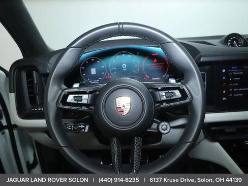 Used 2025 Porsche Cayenne GTS AWD/4WD image 22