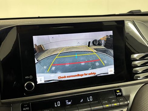 Used 2025 Toyota Camry SE w/ Convenience Package image 20