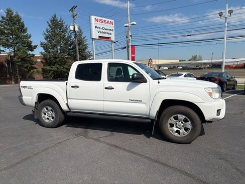 Used 2015 Toyota Tacoma 4x4 Double Cab w/ TRD Off-Road Package image 11