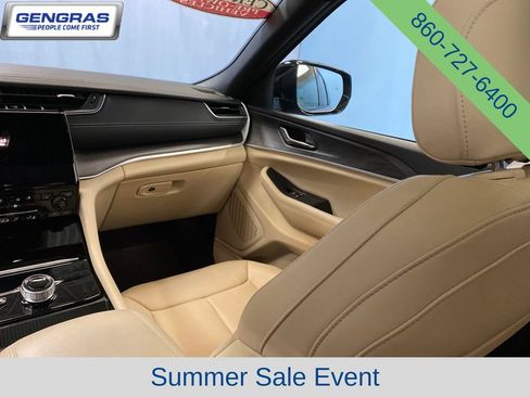 Certified 2025 Jeep Grand Cherokee Limited AWD/4WD image 32