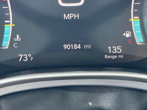 Used 2024 Chrysler Pacifica Touring FWD image 29
