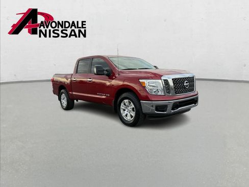 Used 2018 Nissan Titan SV w/ SV Convenience Package image 8