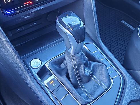 Certified 2023 Volkswagen Tiguan SE R-Line image 21