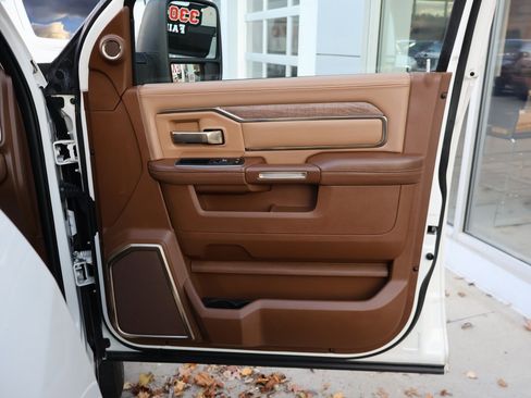 Used 2024 RAM 2500 Limited w/ Towing Technology Group image 40