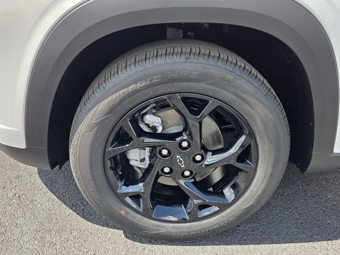 New 2026 Chevrolet Trax LT w/ Midnight Edition FWD image 4